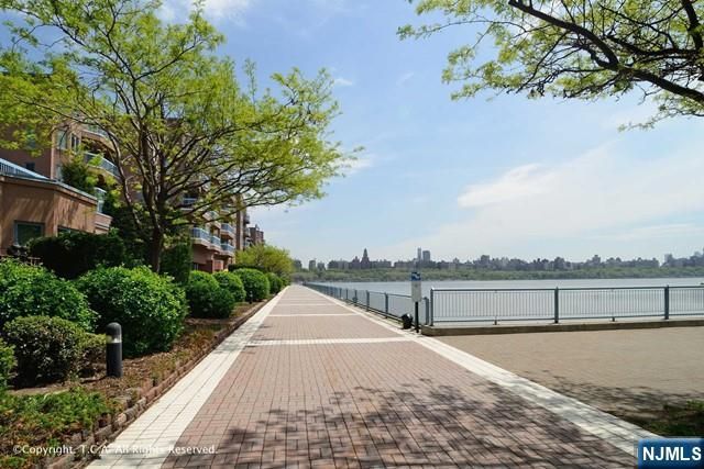 504 Williams Court, Edgewater, NJ 07020