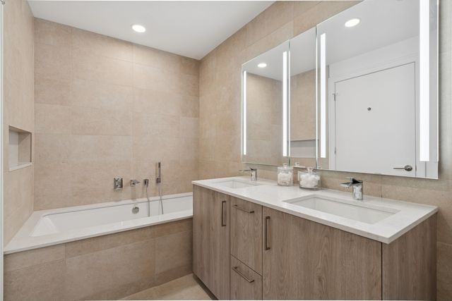 211 N Harbor Drive 1802, Chicago, IL 60601