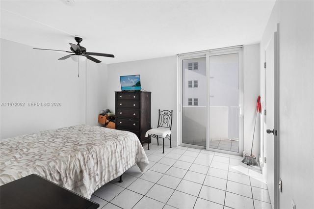 7933 West Dr 819, North Bay Village, FL 33141