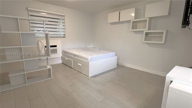 427 Santander Ave 202, Coral Gables, FL 33134