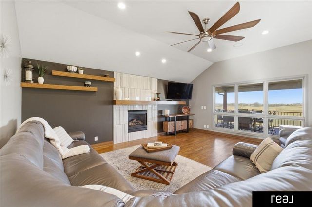 11796 Whitmore Street, Omaha, NE 68142