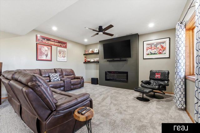 11796 Whitmore Street, Omaha, NE 68142