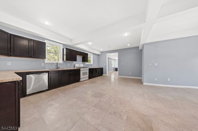 700 Park Ave, Elizabeth City, NJ 07208