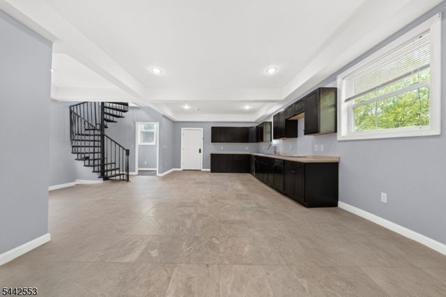 700 Park Ave, Elizabeth City, NJ 07208