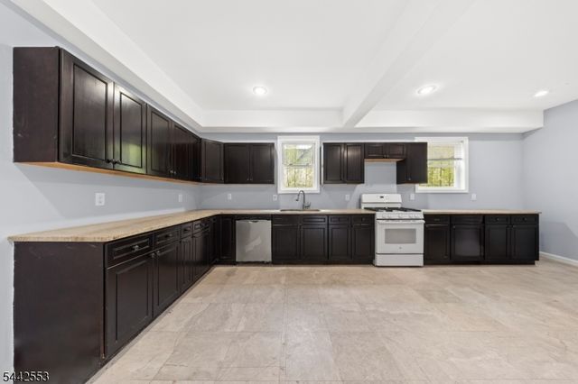 700 Park Ave, Elizabeth City, NJ 07208
