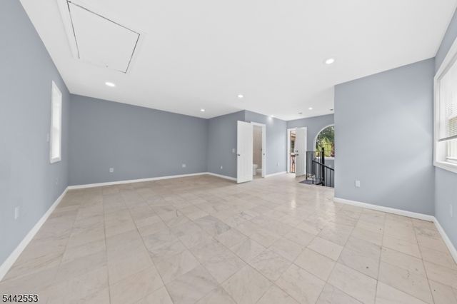700 Park Ave, Elizabeth City, NJ 07208