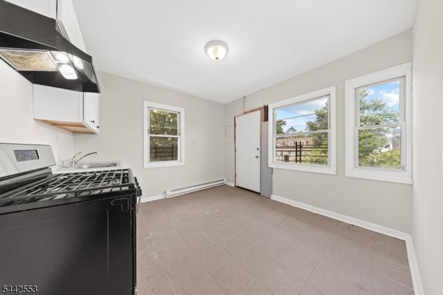 700 Park Ave, Elizabeth City, NJ 07208