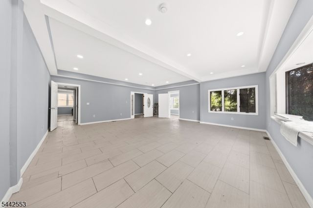 700 Park Ave, Elizabeth City, NJ 07208