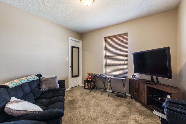 1739 Man O War Street SE, Albuquerque, NM 87123