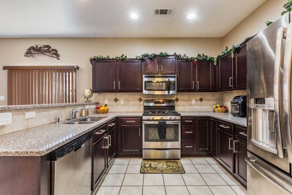 Image 12 of property listing at 1739 Man O War Street SE, Albuquerque, NM 87123