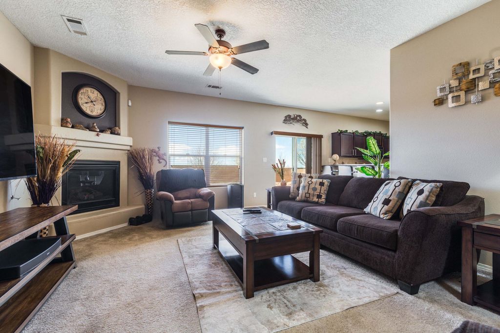 Image 6 of property listing at 1739 Man O War Street SE, Albuquerque, NM 87123