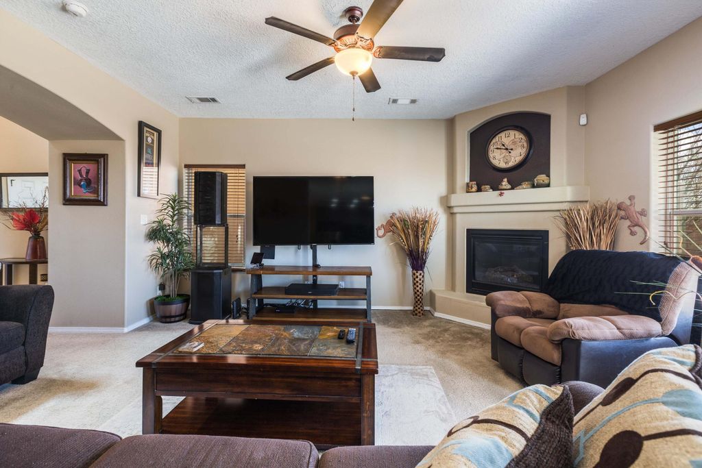 Image 9 of property listing at 1739 Man O War Street SE, Albuquerque, NM 87123