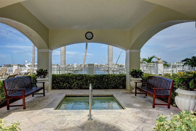 804 E WINDWARD Way 621, Lantana, FL 33462