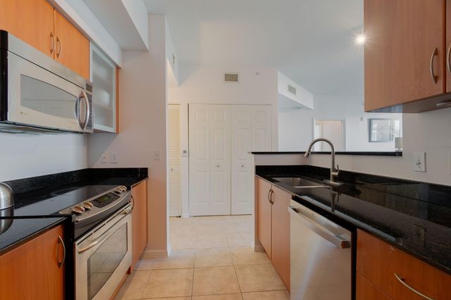 804 E WINDWARD Way 621, Lantana, FL 33462