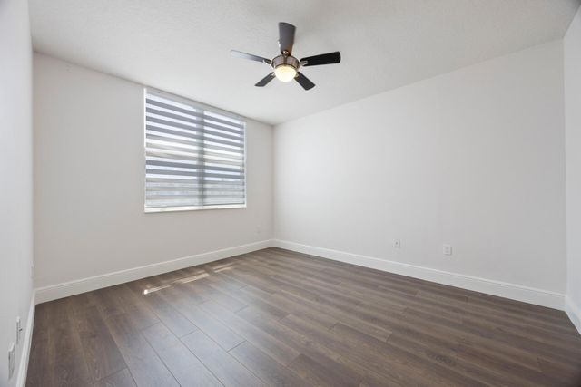 804 E WINDWARD Way 621, Lantana, FL 33462