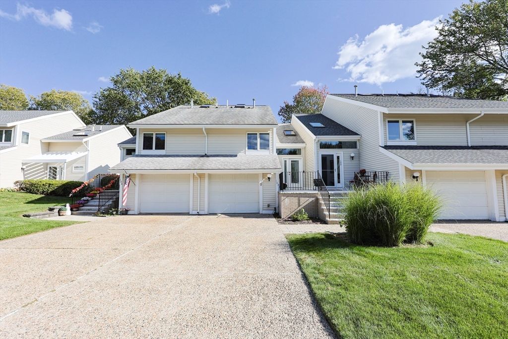 103 Centre Ln 103, Walpole, MA 02081