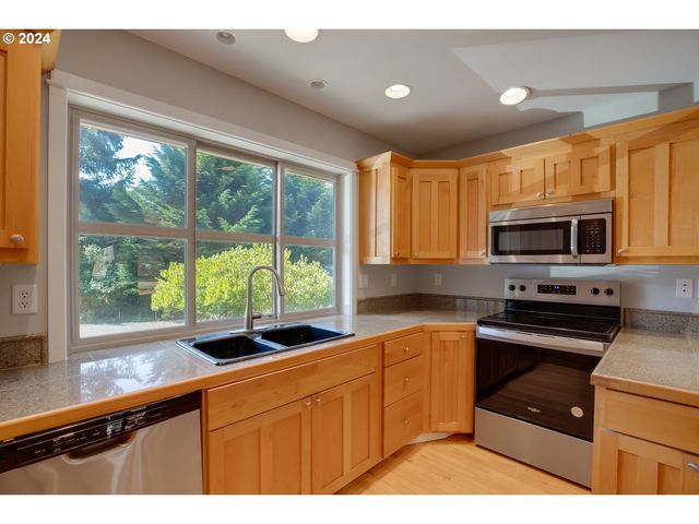 5300 NETARTS Hwy, Tillamook, OR 97141