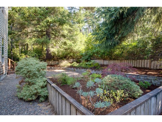 5300 NETARTS Hwy, Tillamook, OR 97141