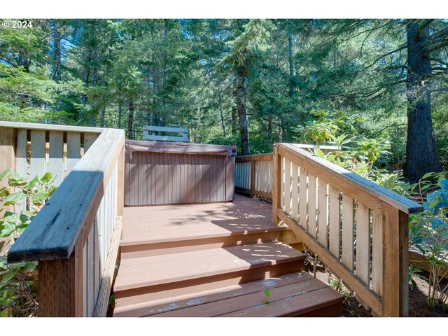 5300 NETARTS Hwy, Tillamook, OR 97141