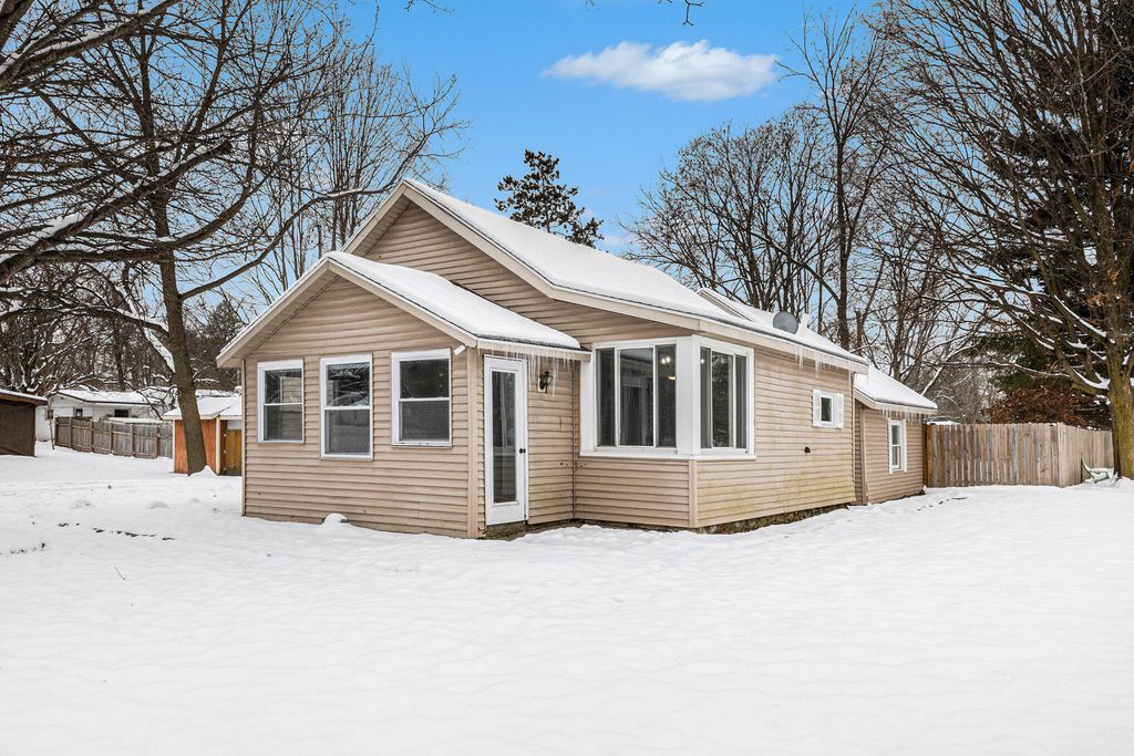 33 Fuller Street, Saranac, MI 48881