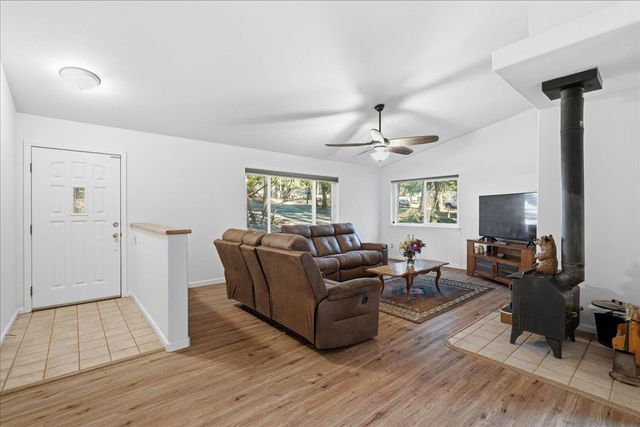 5524 Daisy Dr, Pollock Pines, CA 95726