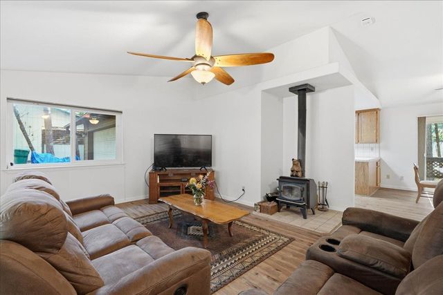 5524 Daisy Dr, Pollock Pines, CA 95726