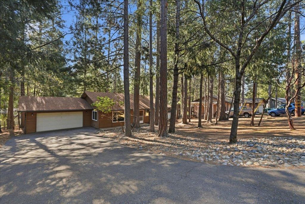5524 Daisy Dr, Pollock Pines, CA 95726
