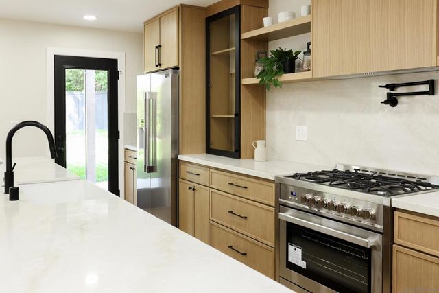 9948 Courtyard Dr, San Diego, CA 92131