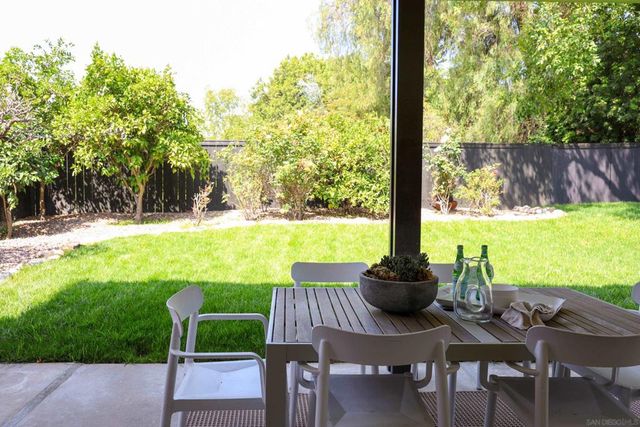 9948 Courtyard Dr, San Diego, CA 92131