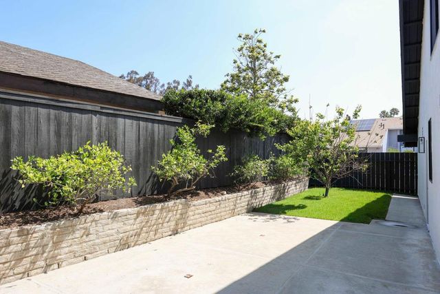 9948 Courtyard Dr, San Diego, CA 92131