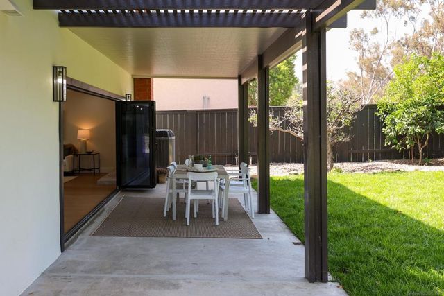 9948 Courtyard Dr, San Diego, CA 92131