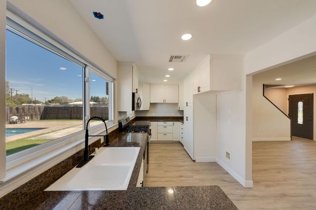 8845 Kelsey Dr, Elk Grove, CA 95624