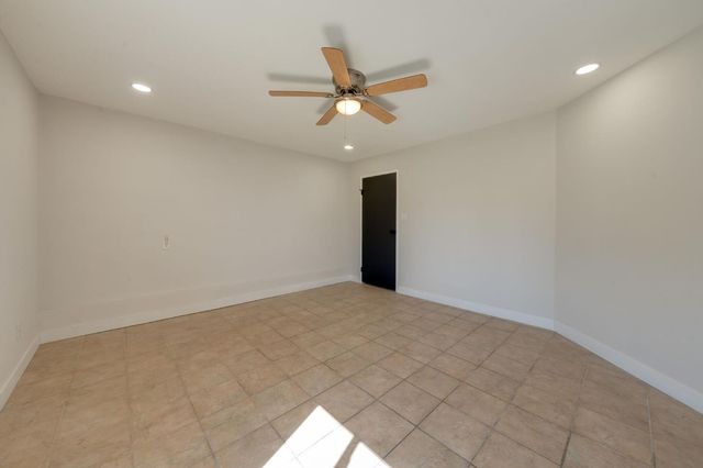 8845 Kelsey Dr, Elk Grove, CA 95624