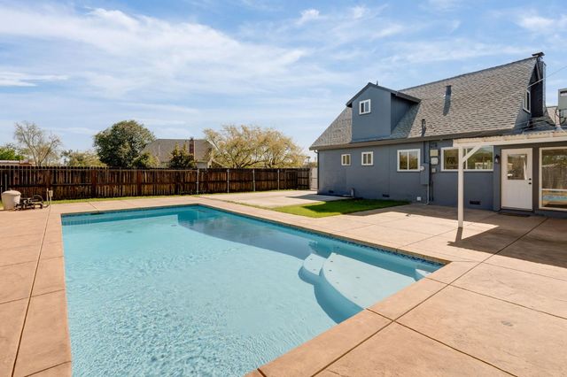 8845 Kelsey Dr, Elk Grove, CA 95624