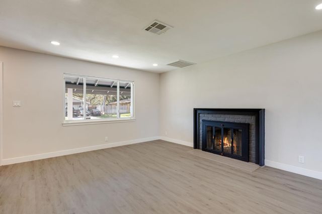 8845 Kelsey Dr, Elk Grove, CA 95624