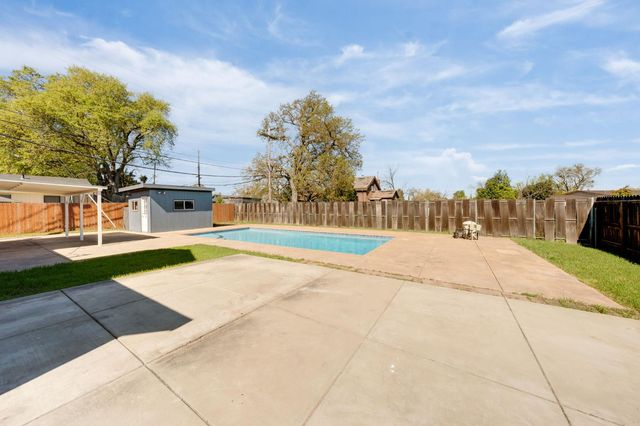 8845 Kelsey Dr, Elk Grove, CA 95624