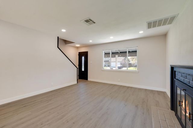 8845 Kelsey Dr, Elk Grove, CA 95624