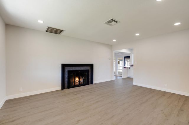 8845 Kelsey Dr, Elk Grove, CA 95624