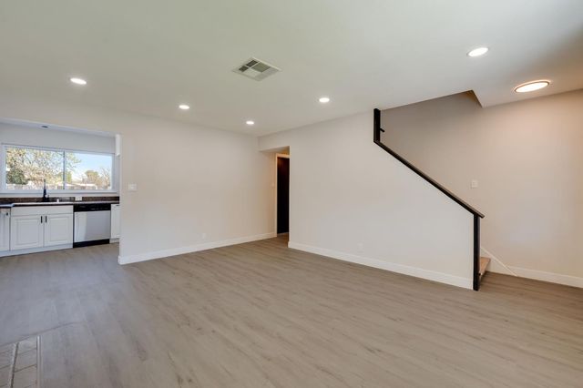 8845 Kelsey Dr, Elk Grove, CA 95624