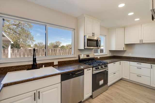 8845 Kelsey Dr, Elk Grove, CA 95624