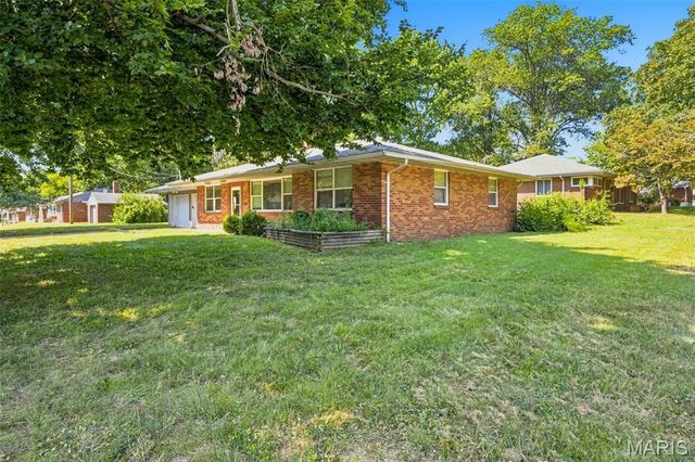 201 Wooster Drive, St Louis, MO 63135