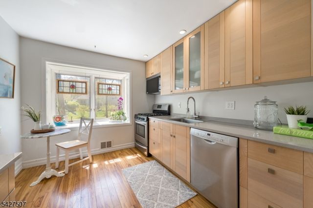 380 Charnwood Rd, New Providence Boro, NJ 07974