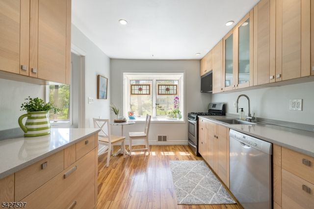 380 Charnwood Rd, New Providence Boro, NJ 07974