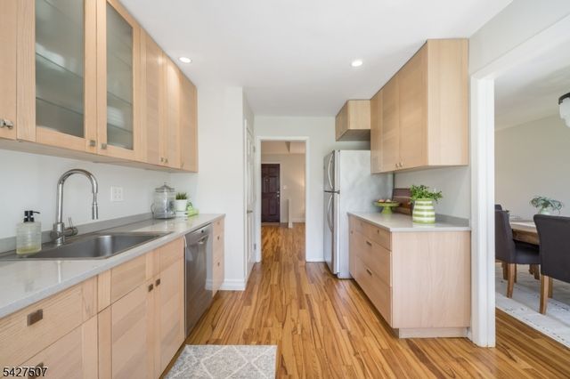 380 Charnwood Rd, New Providence Boro, NJ 07974