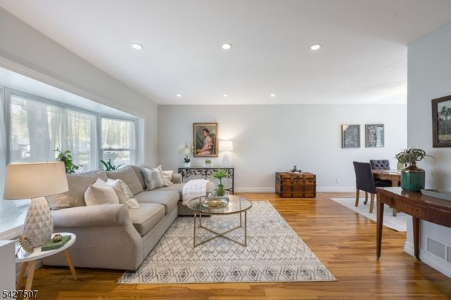 380 Charnwood Rd, New Providence Boro, NJ 07974