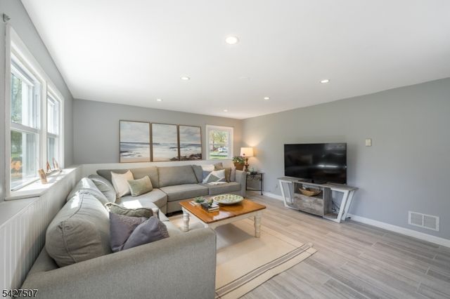 380 Charnwood Rd, New Providence Boro, NJ 07974