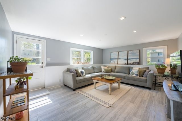 380 Charnwood Rd, New Providence Boro, NJ 07974