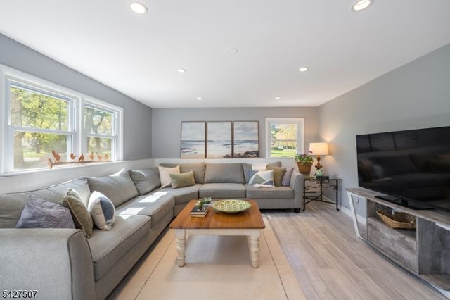 380 Charnwood Rd, New Providence Boro, NJ 07974