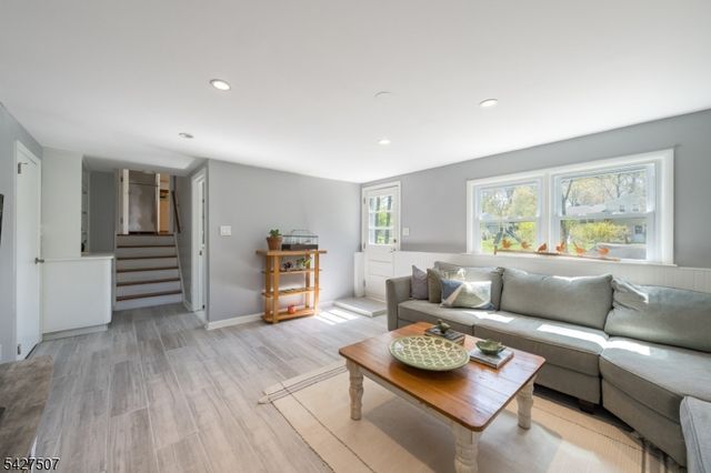 380 Charnwood Rd, New Providence Boro, NJ 07974