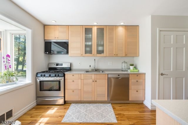 380 Charnwood Rd, New Providence Boro, NJ 07974